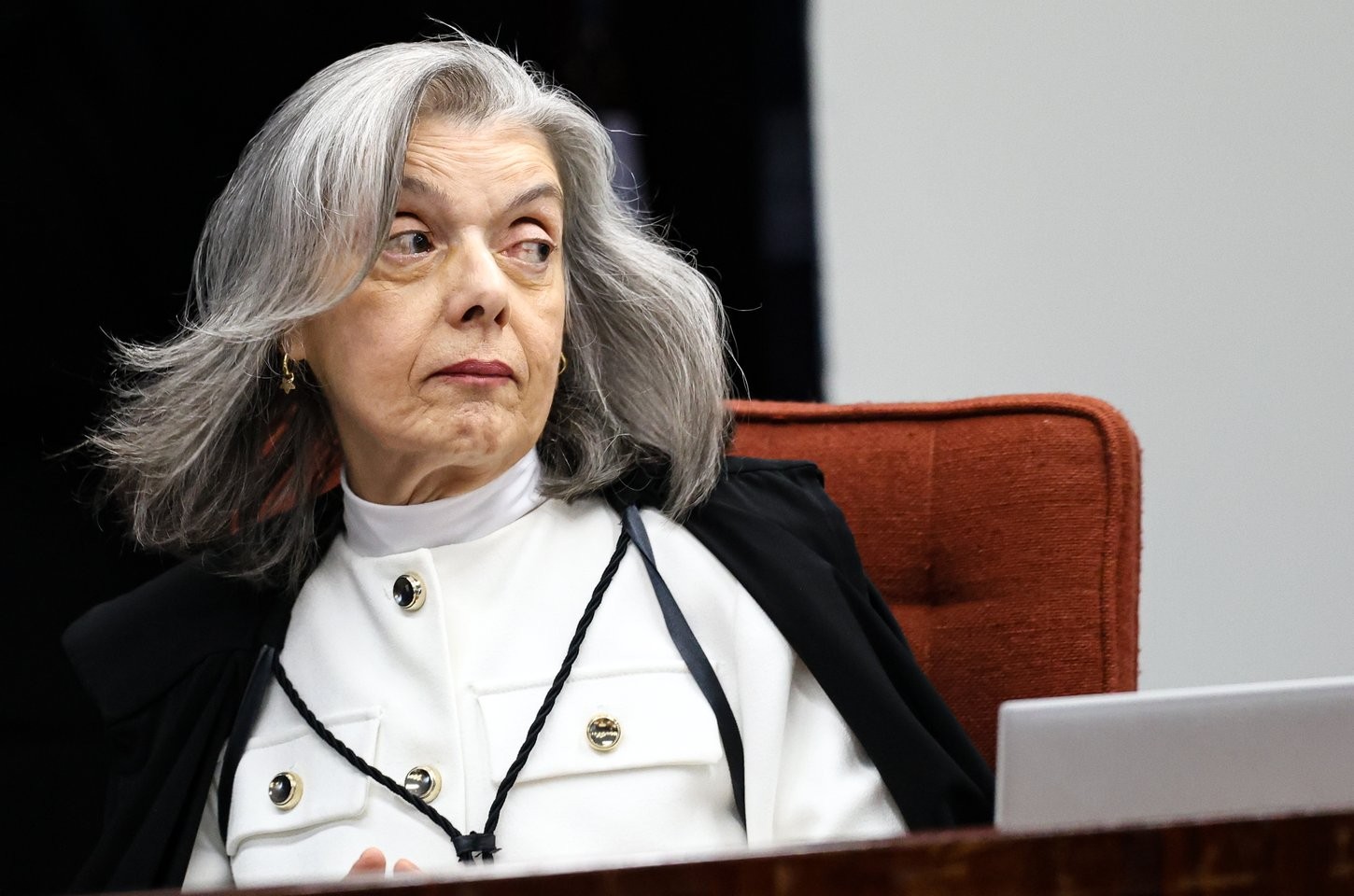 Ministra do STF relata ameaça de bomba durante palestra em Brasília