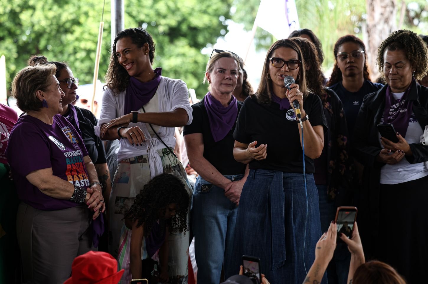 Ministras e ministro participam de ato contra feminicídio em Brasília