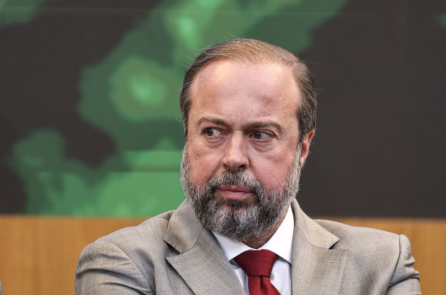 Ministro cobra solução para extravasamento de água em mina da Vale em Congonhas