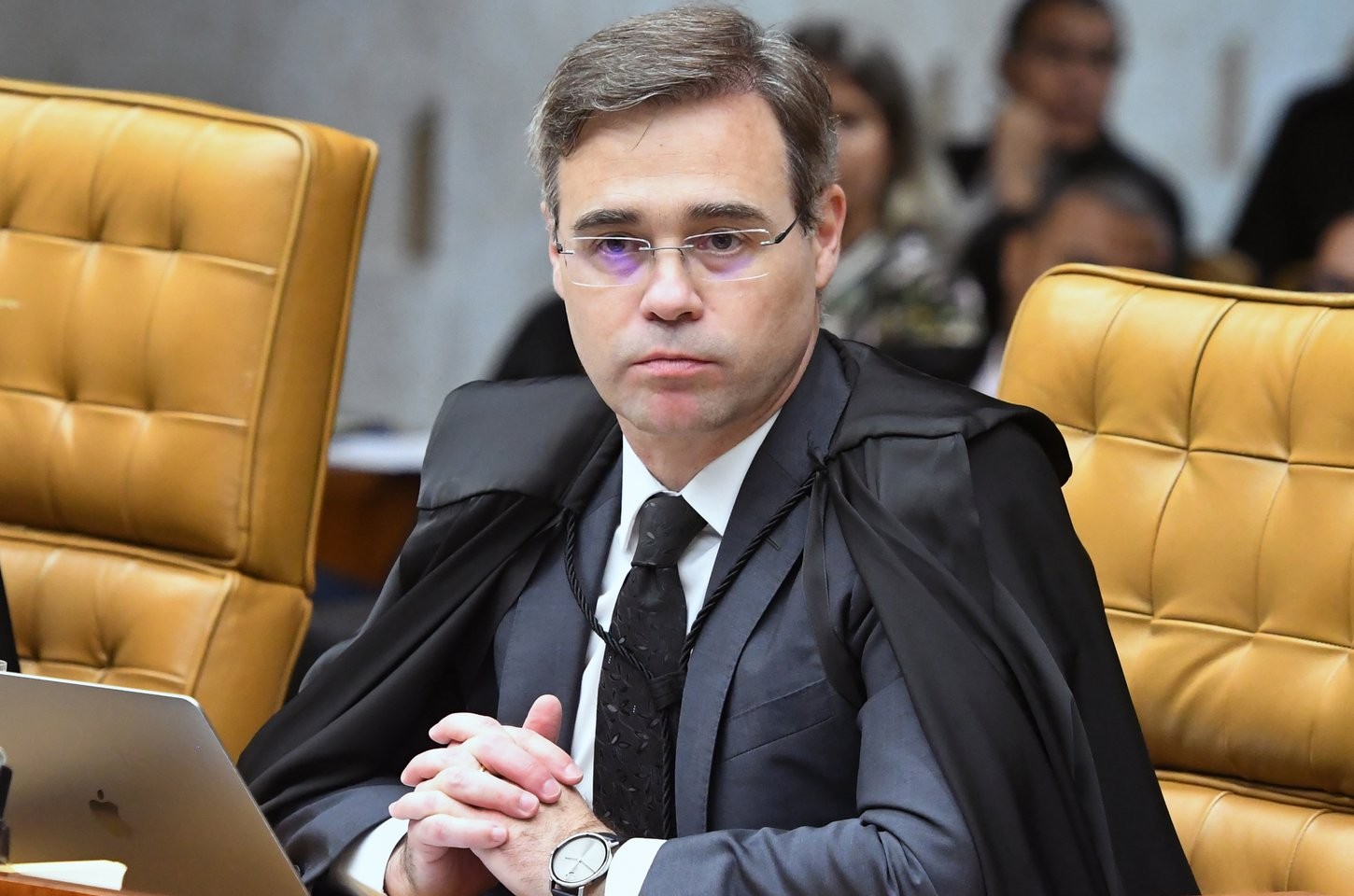 Ministro do STF converte prisão de suspeito em fraude do INSS para domiciliar