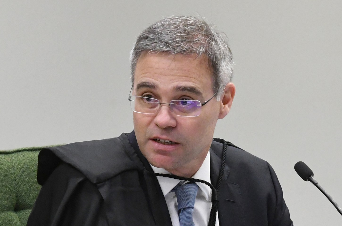 Ministro do STF defende que juiz não é estrela e deve assumir responsabilidades