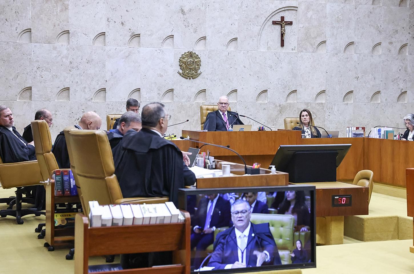 Ministro do STF pede vista e adia decisão sobre eleição no Rio