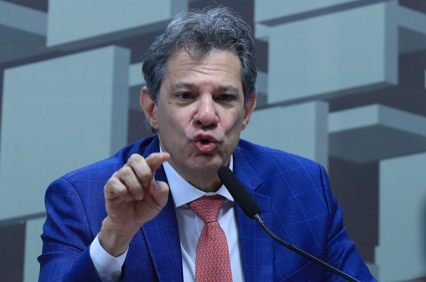 Ministro Haddad comenta prisão de dono do Banco Master pela PF