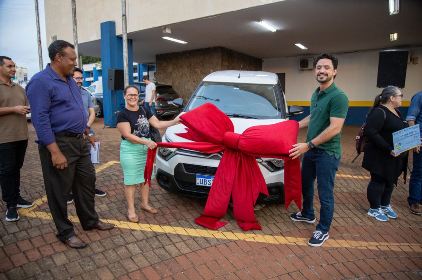 Moradora do Jardim Marissol II ganha carro zero em sorteio do IPTU Bom Pagador