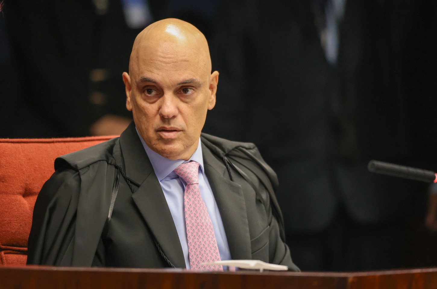 Moraes concede prisão domiciliar a Bolsonaro por 90 dias após alta