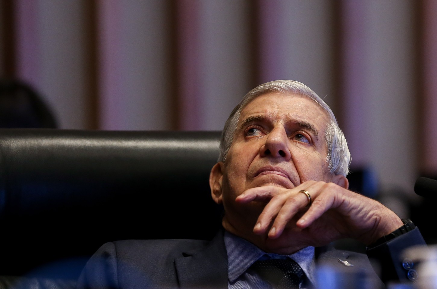 Moraes concede prisão domiciliar humanitária ao general Heleno