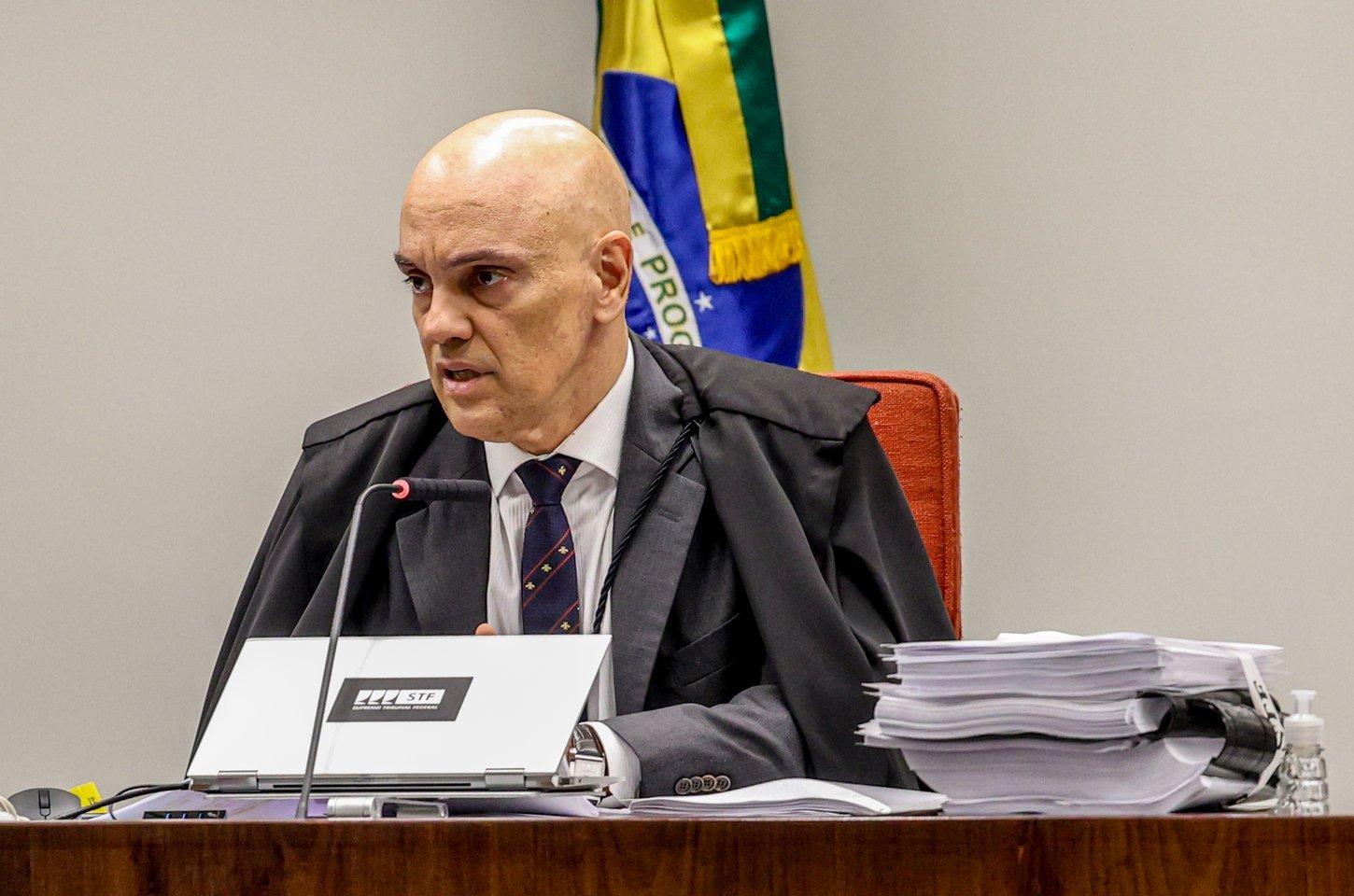 Moraes declara Bolsonaro inelegível até 2060 após condenação por trama golpista