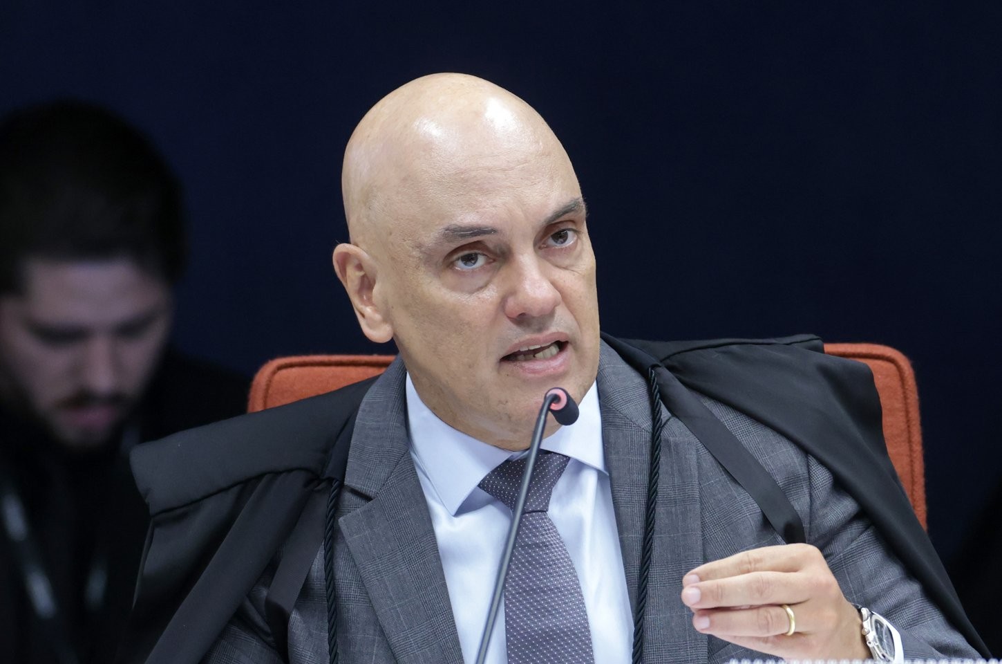 Moraes mantém anulação e determina perda do mandato de Carla Zambelli