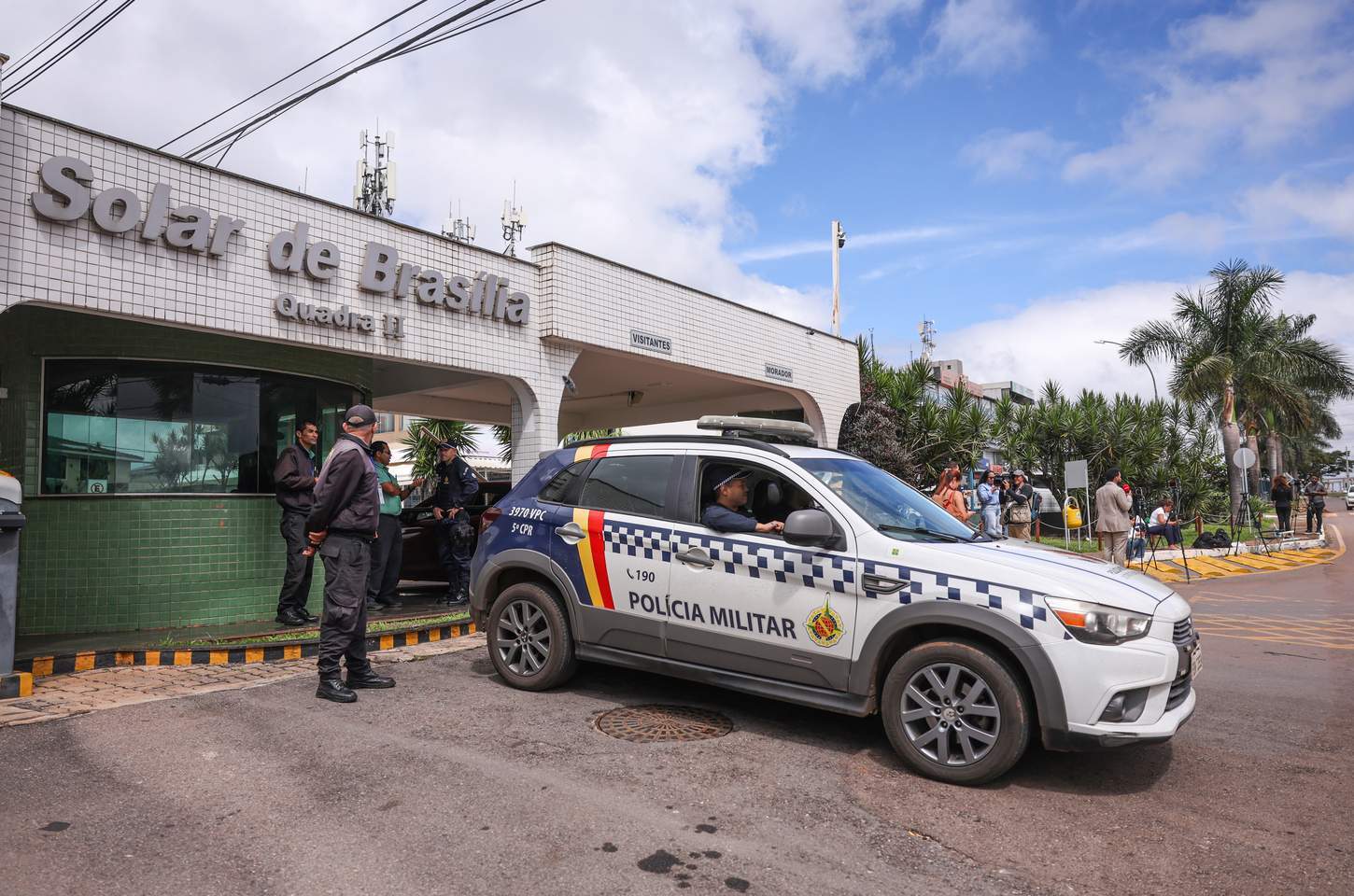 Moraes nega pedido da defesa de Bolsonaro por livre acesso dos filhos