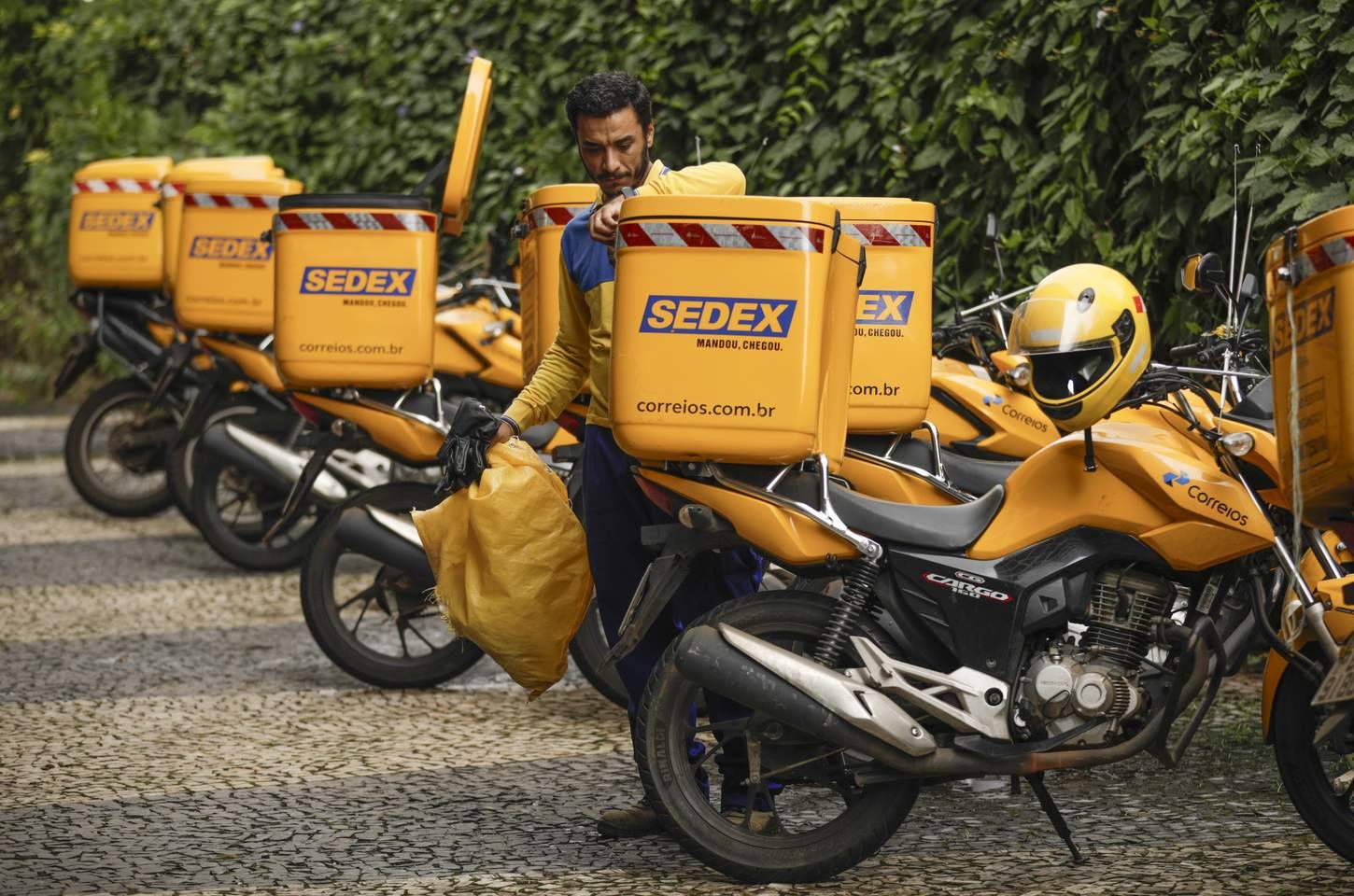 Moraes suspende benefícios de dissídio dos Correios