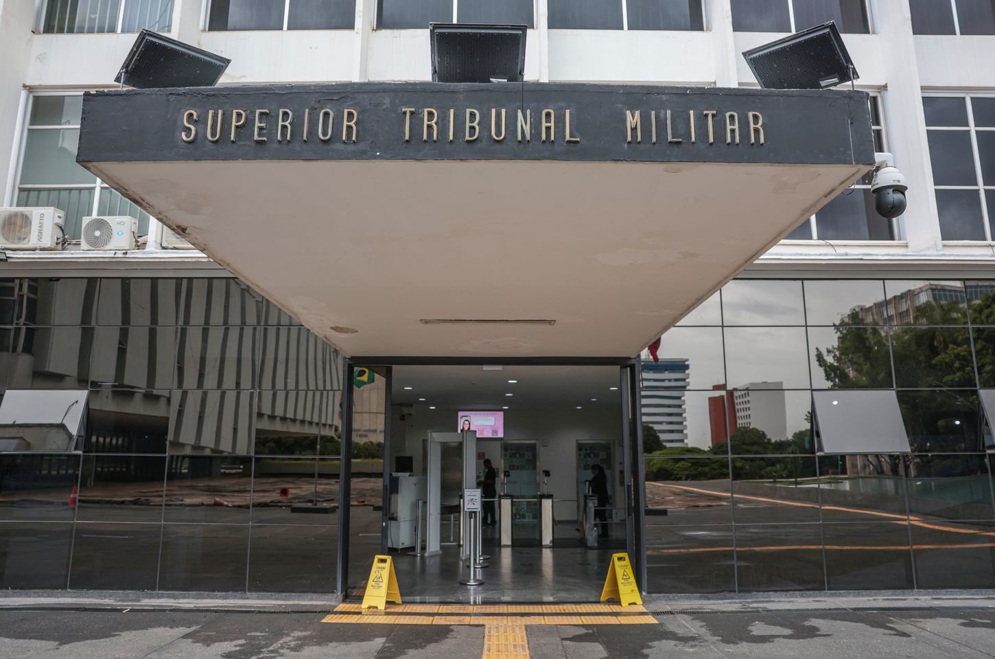 MPM pede expulsão de Bolsonaro e generais das Forças Armadas