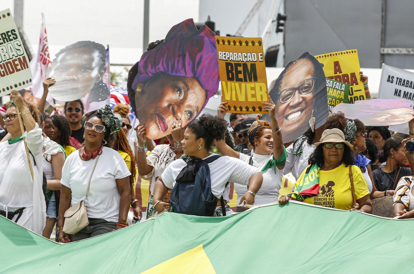 Mulheres negras marcham em Brasília por direitos e reparação