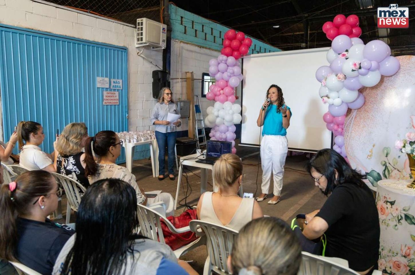 Mulheres recebem orientação sobre combate à violência doméstica