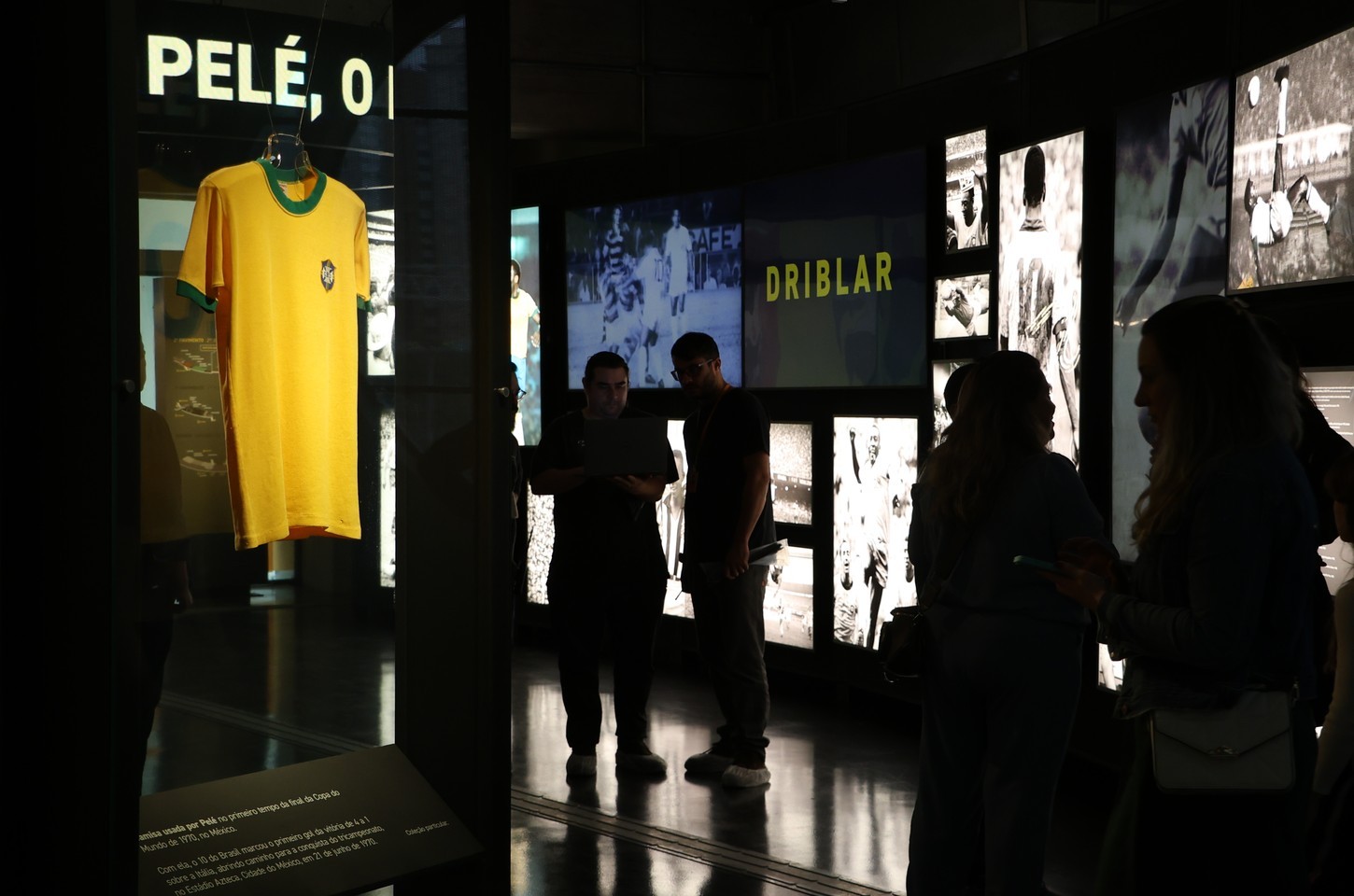 Museu do Futebol abre exposição com uniformes históricos da seleção brasileira