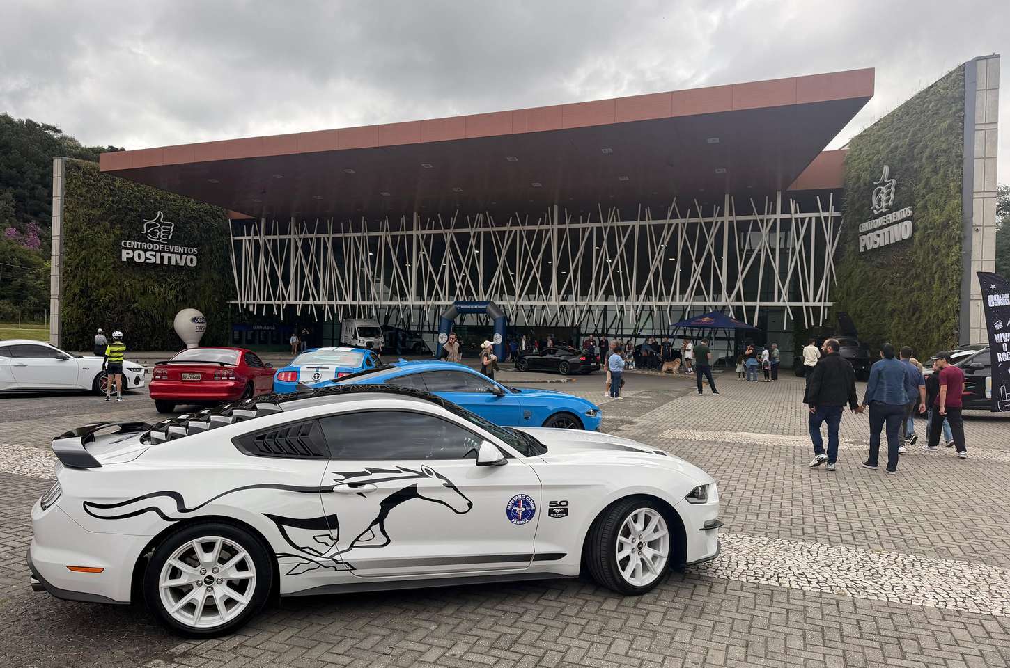 Mustang Meeting reúne centenas de entusiastas em Curitiba