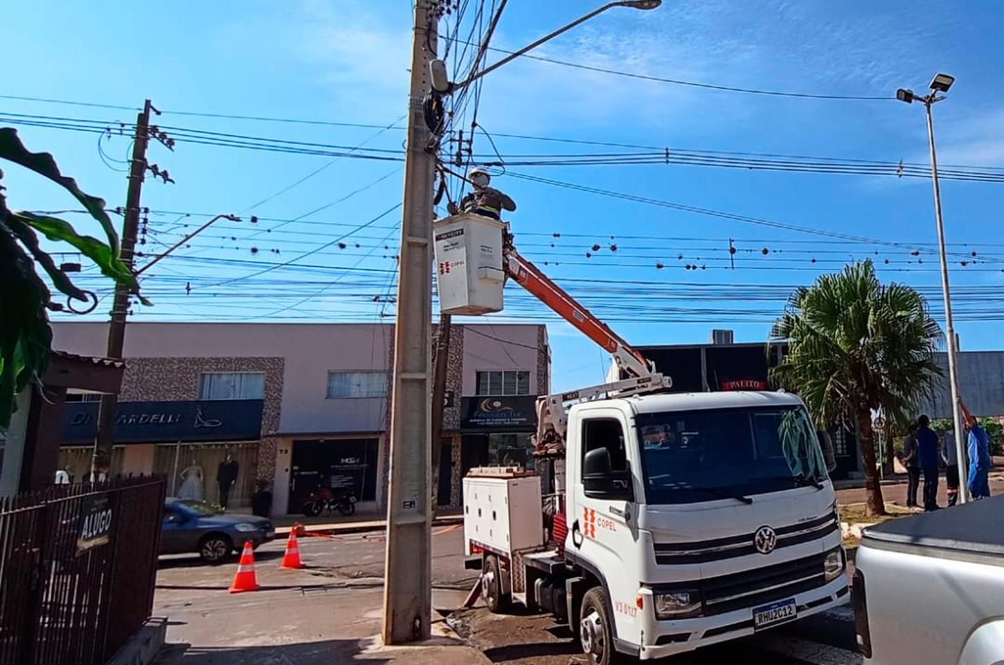 Mutirão retira 300 quilos de cabos irregulares em Cornélio Procópio