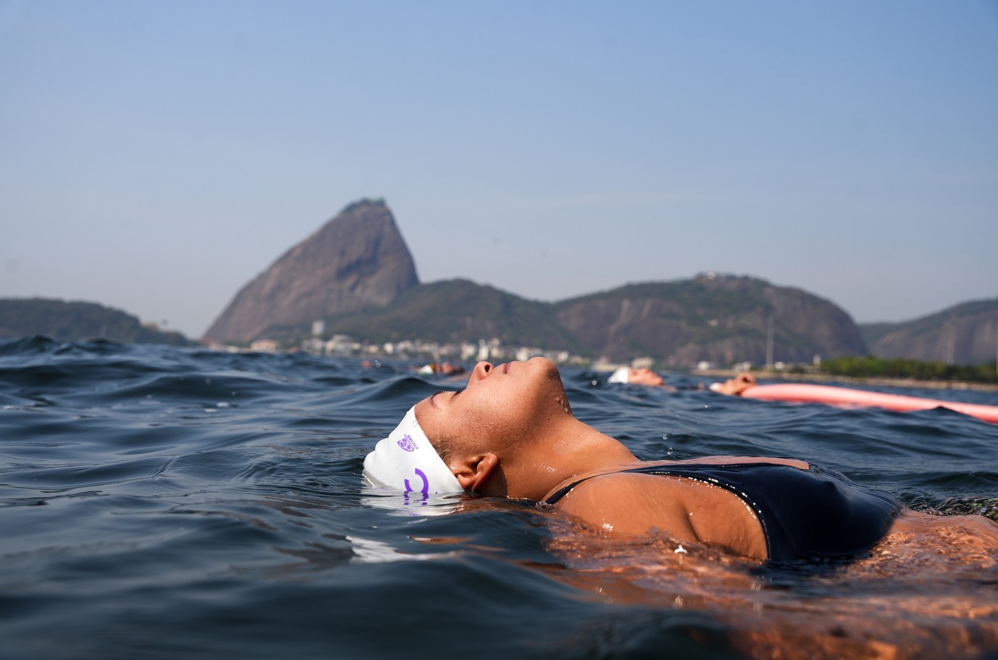 Natação e musculação criam refúgio seguro para pessoas trans no Rio