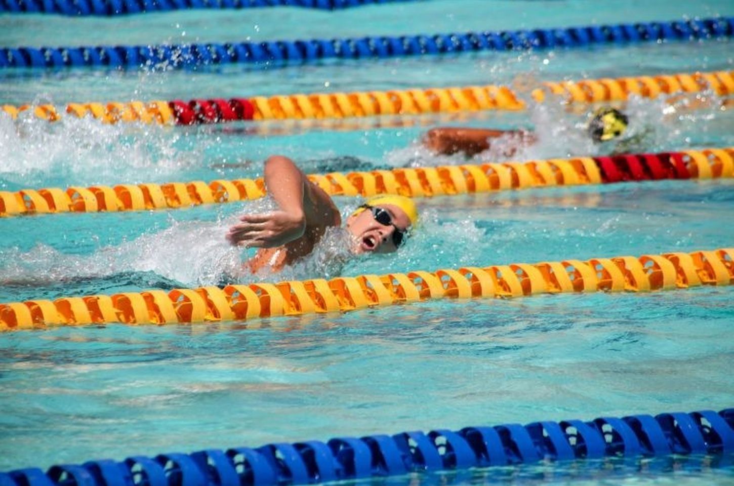 Natação supera corrida em fortalecimento do coração, revela estudo da Unifesp