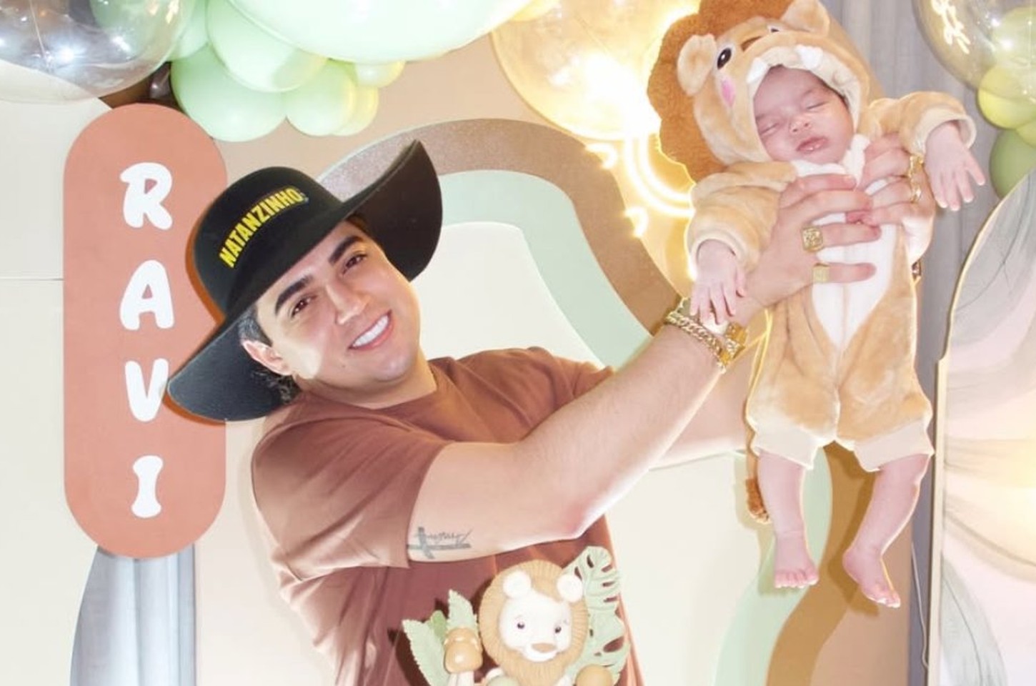 Natanzinho Lima celebra primeiro mês do filho Ravi com emocionante post