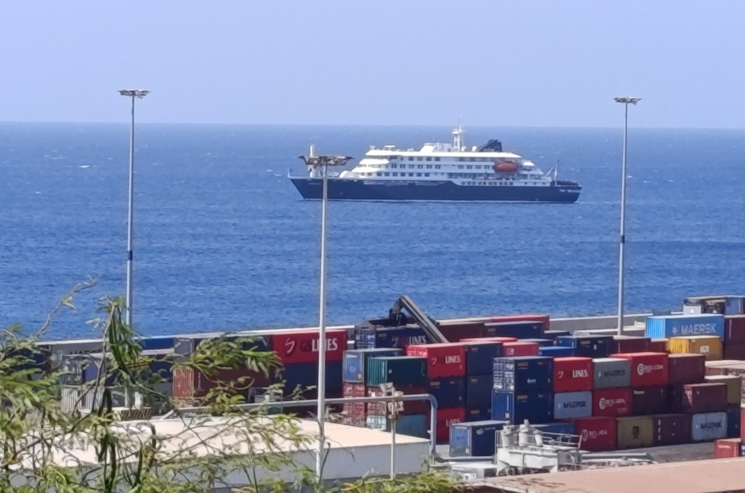 Navio com surto de hantavírus tem passageiros retirados em Tenerife