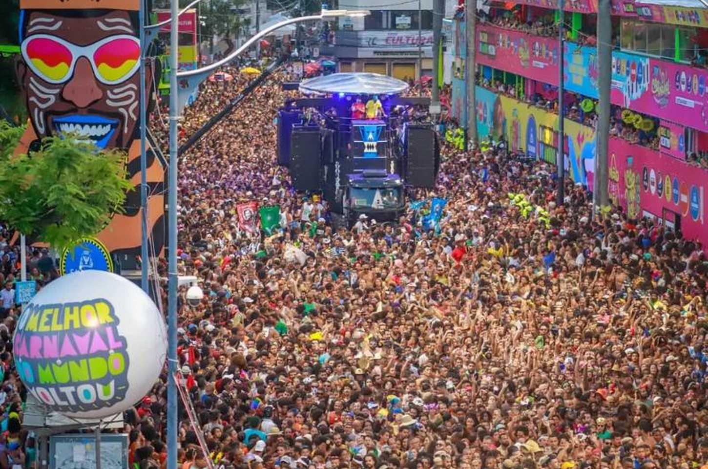 Navio Pirata encerra Carnaval de SP com resistência cultural e som potente