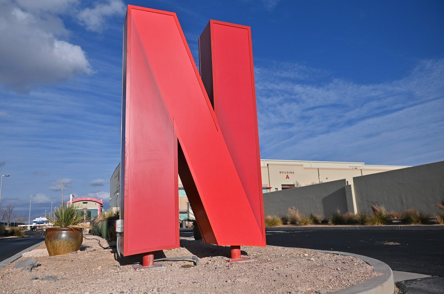 Netflix compra Warner Bros. por US$ 82,7 bi e enfrenta críticas de Hollywood