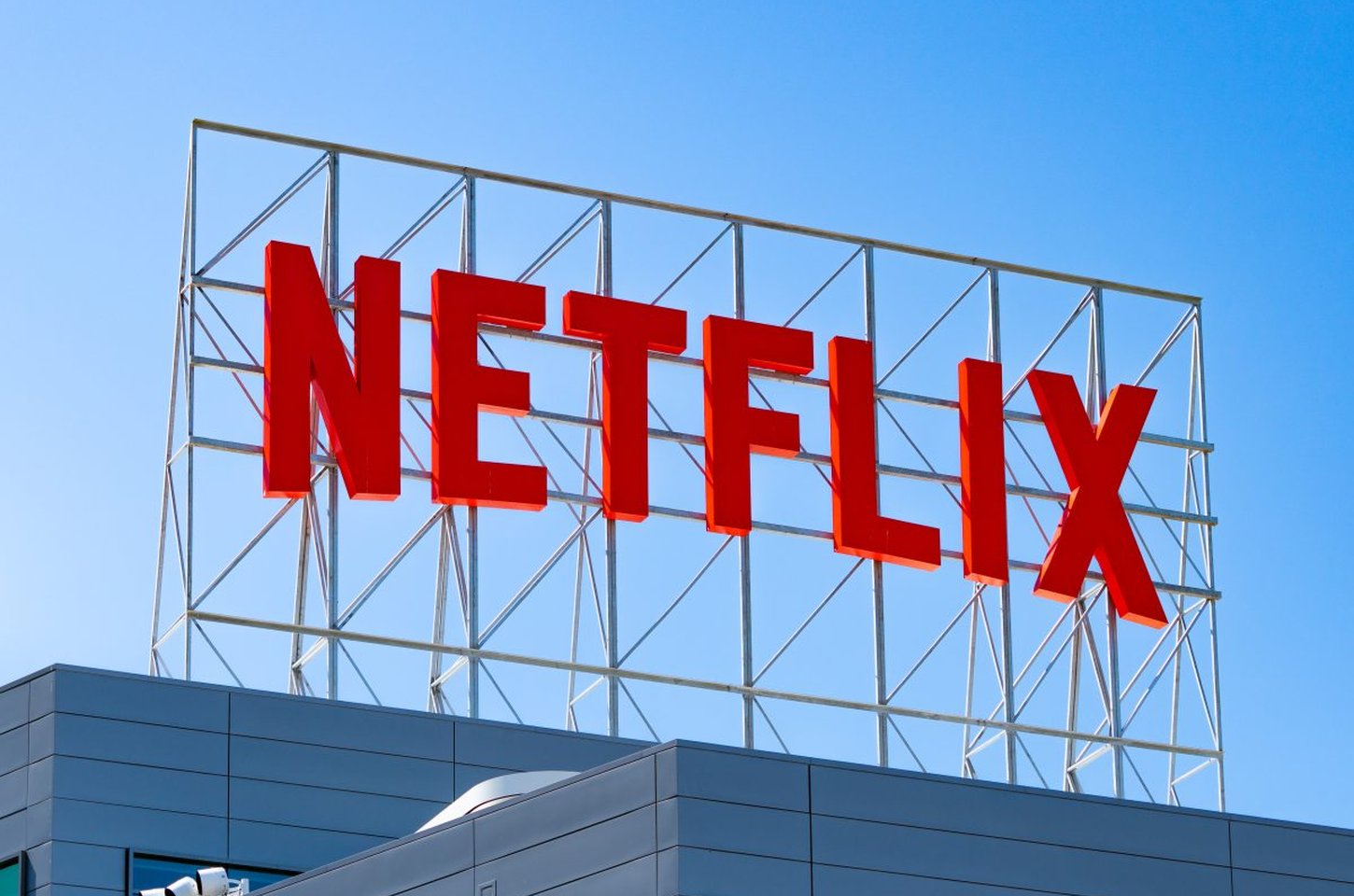 Netflix recua de aquisição bilionária após pressão de acionistas e governo