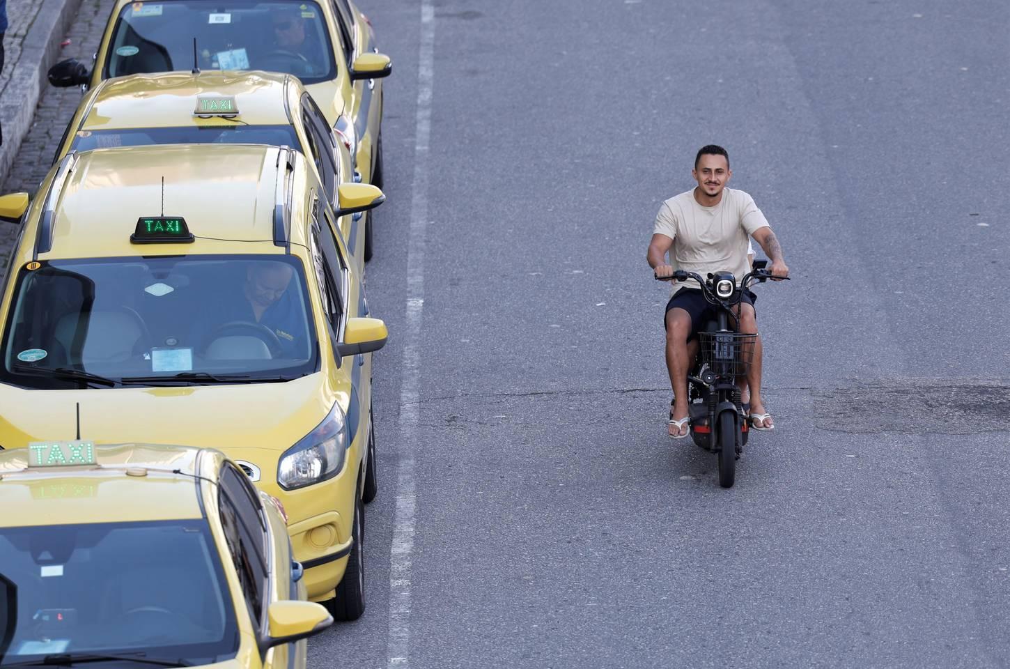 Novas regras para micromobilidade no Rio geram debate sobre segurança e infraestrutura