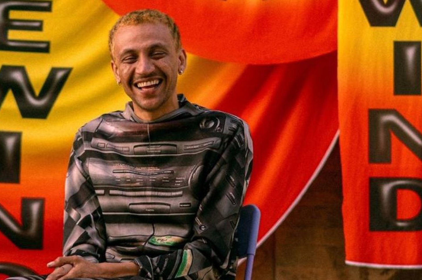 Novíssimo Edgar lança prévia de "REWIND" com live session documental