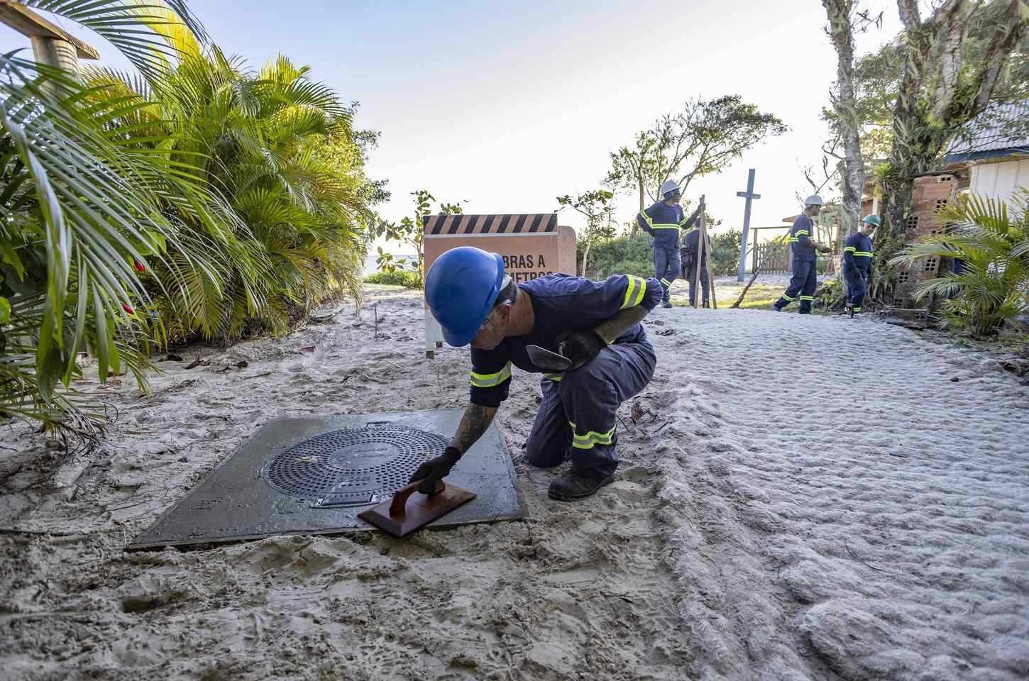 Obra de saneamento na Ilha do Mel avança e deve ser concluída em 2027