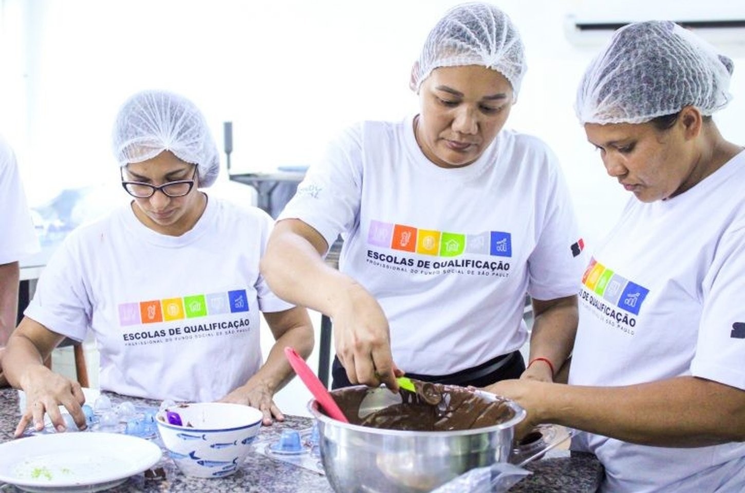 Oficinas de Páscoa do Fundo Social de SP transformam vidas em Paraisópolis