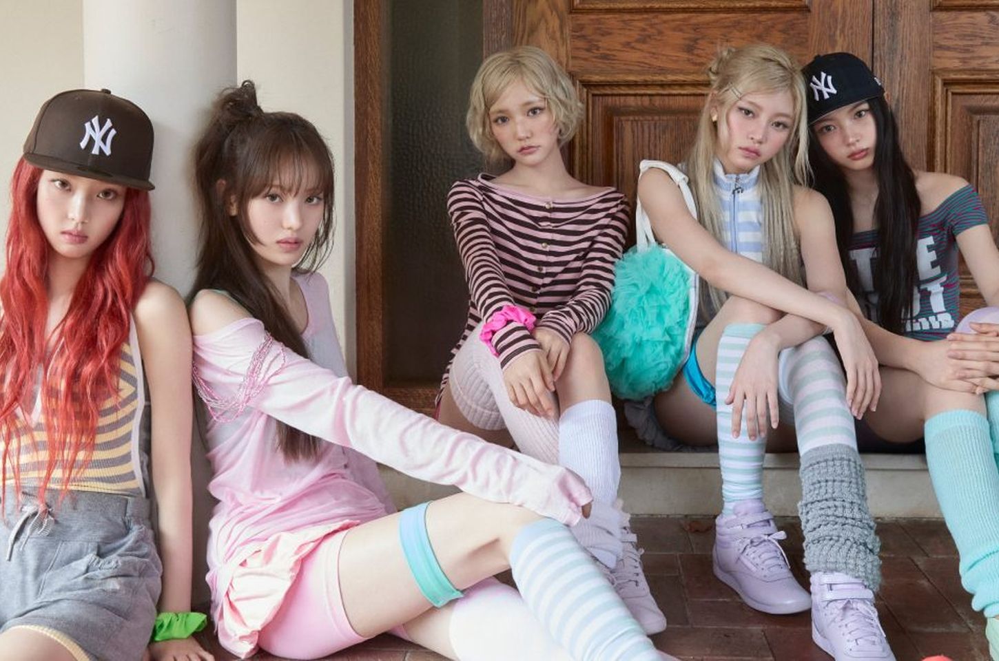 OKiiiKiii retorna com EP "Delulu Pack" e clipe que viraliza