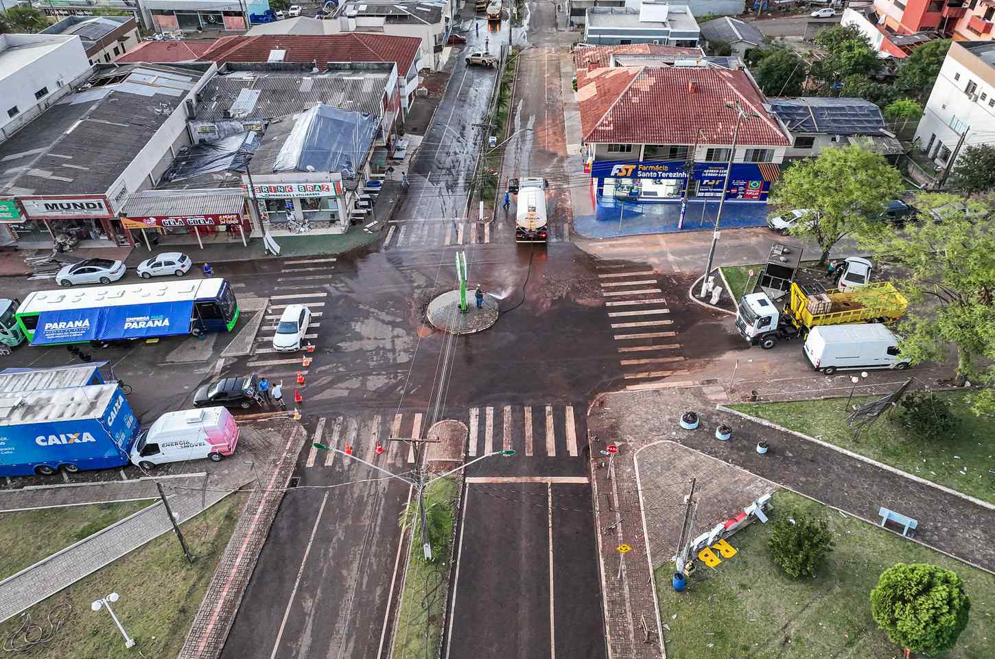 Ônibus de colégios agrícolas ajudam Rio Bonito do Iguaçu após tornado