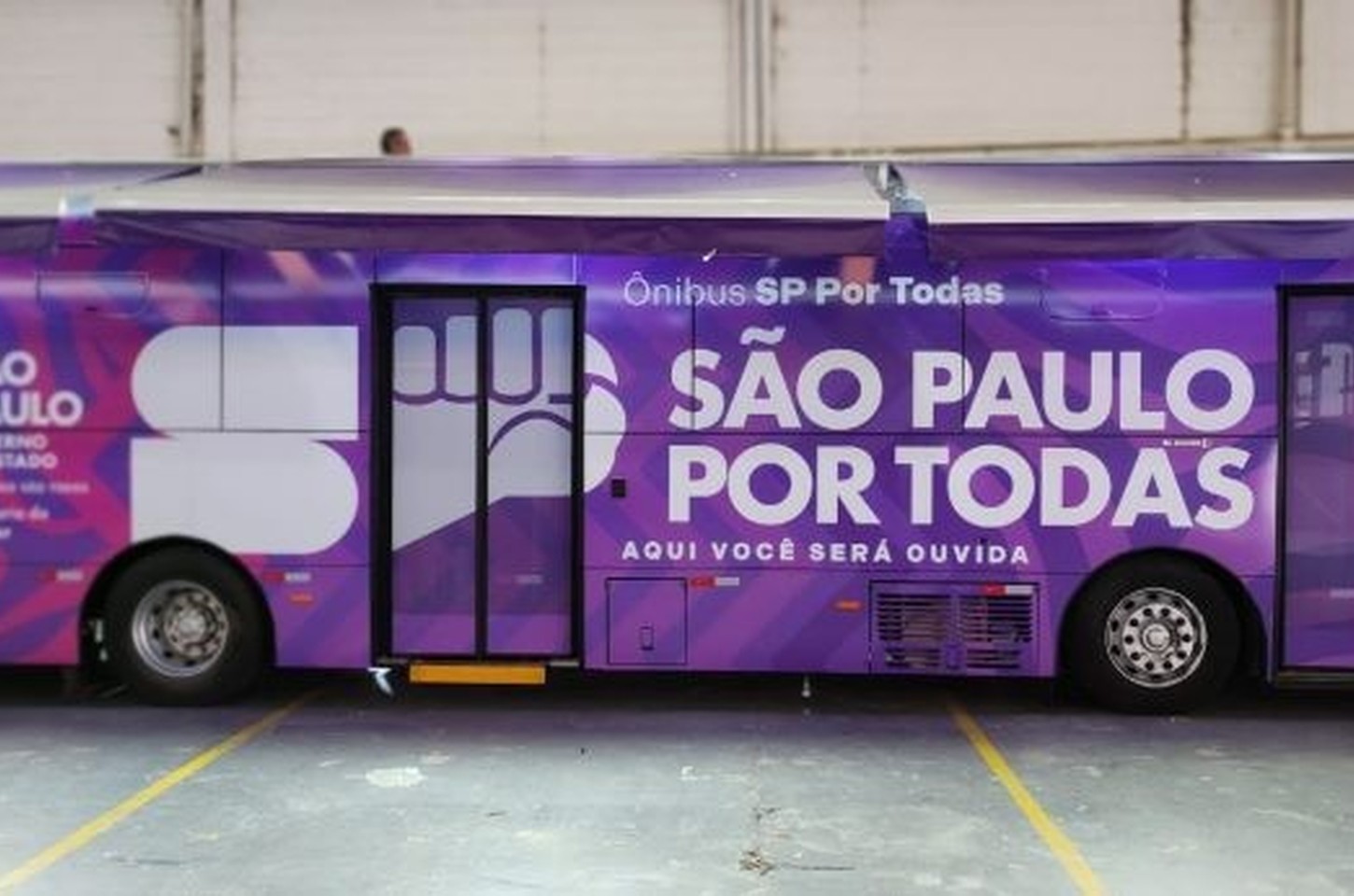 Ônibus e delegacia móvel oferecem apoio às mulheres no Réveillon da Paulista