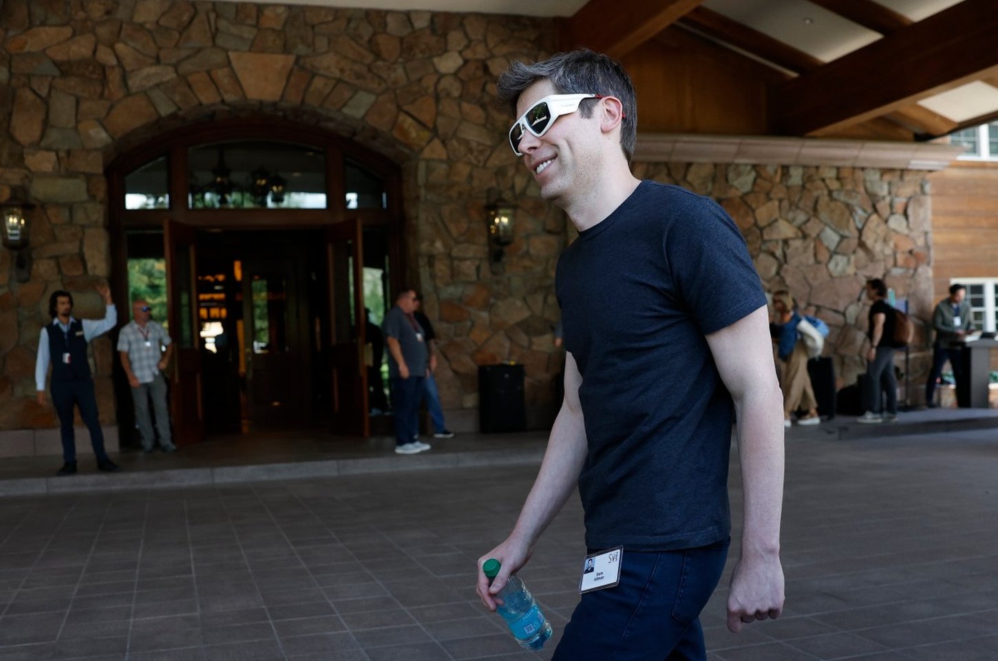 OpenAI abandona 'modo adulto' e consolida foco em negócios