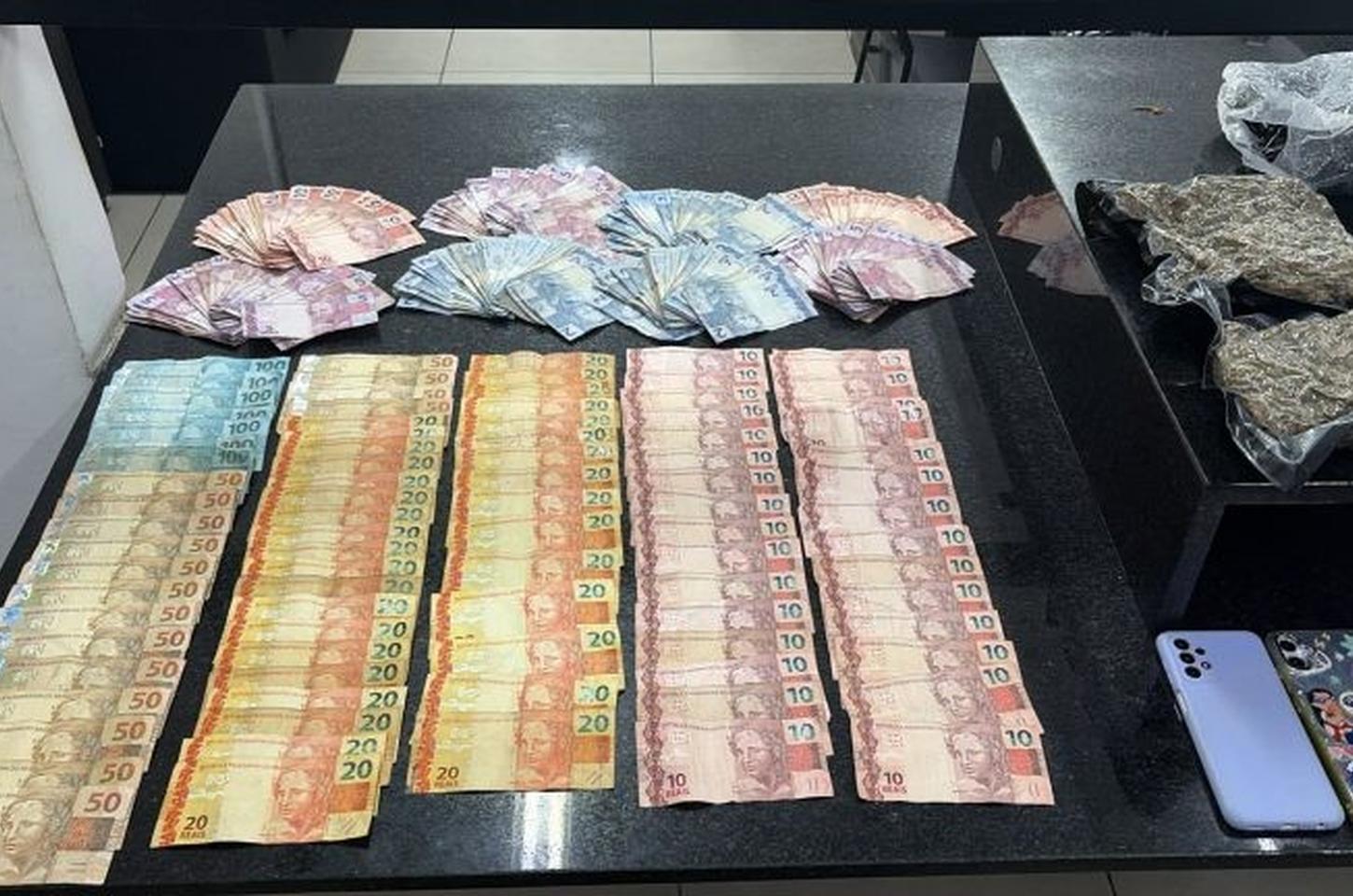 Operação da PM desmonta ponto de tráfico de drogas na Bela Vista