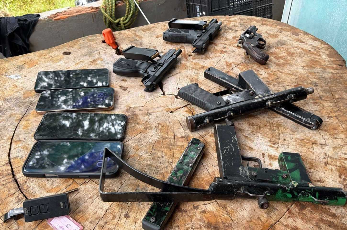 Operação da PMPR apreende mil celulares e armas em Londrina