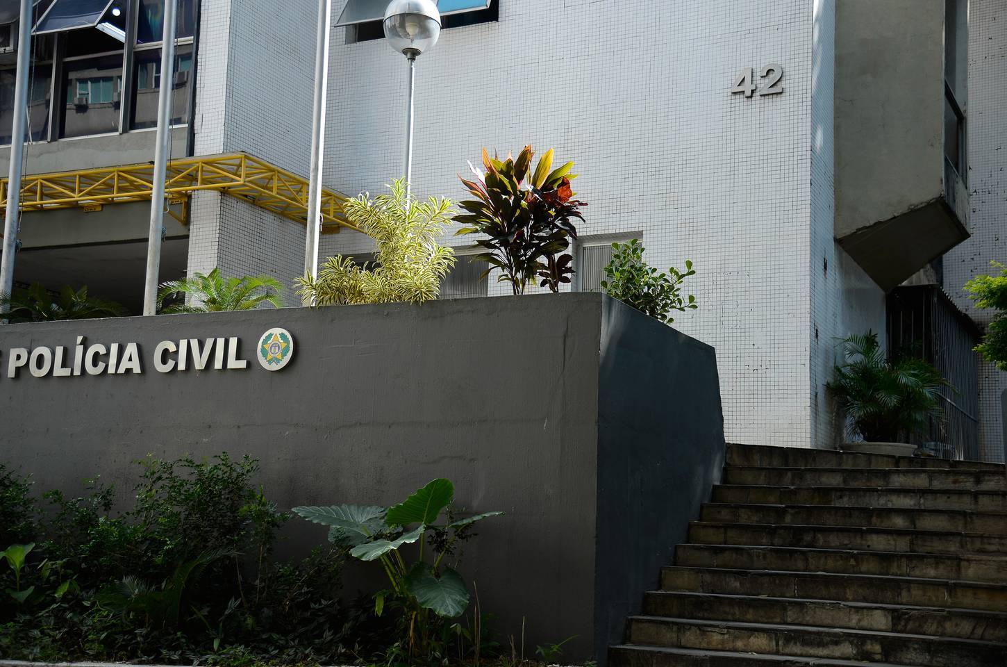 Operação desarticula fábrica de armas ligada a ex-militar no Rio