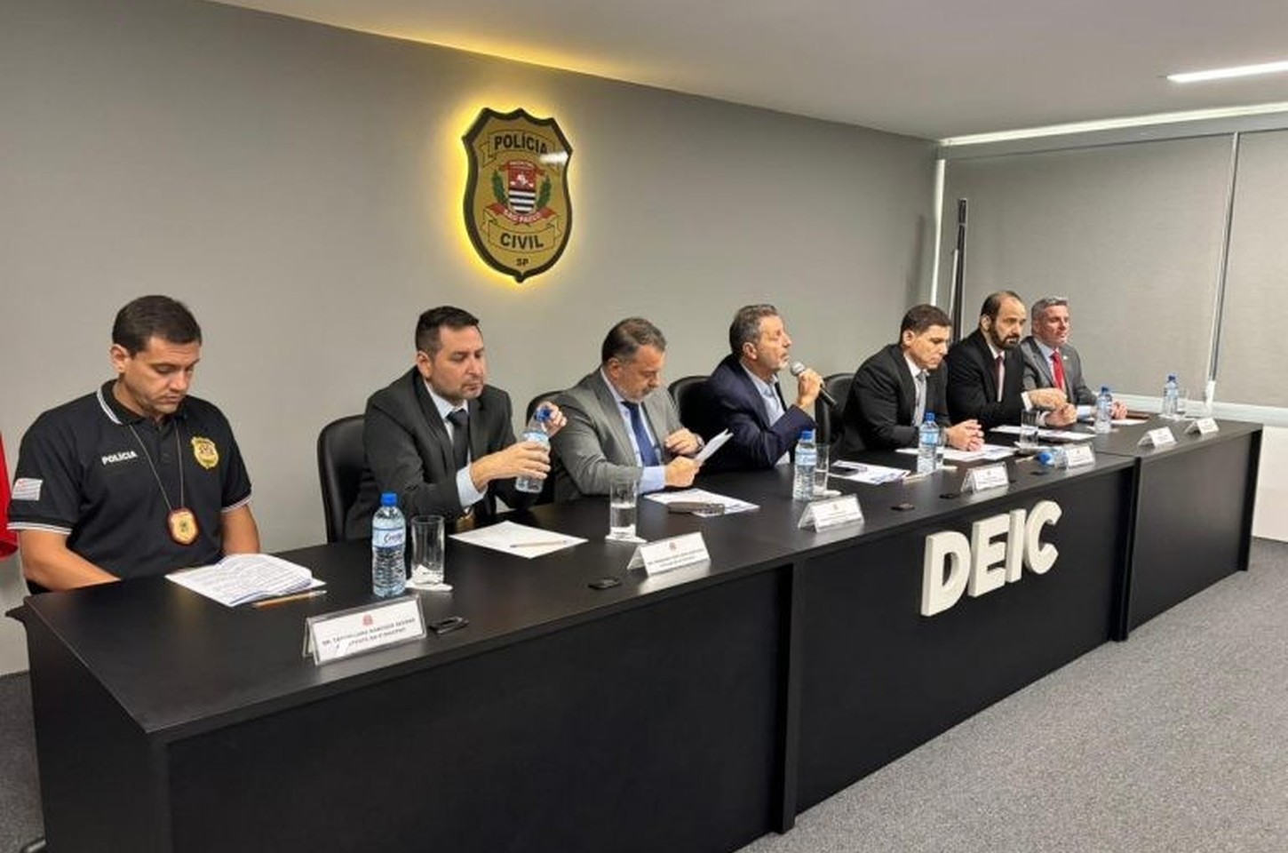 Operação Fim da Fábula prende 12 por golpes digitais e lavagem de dinheiro