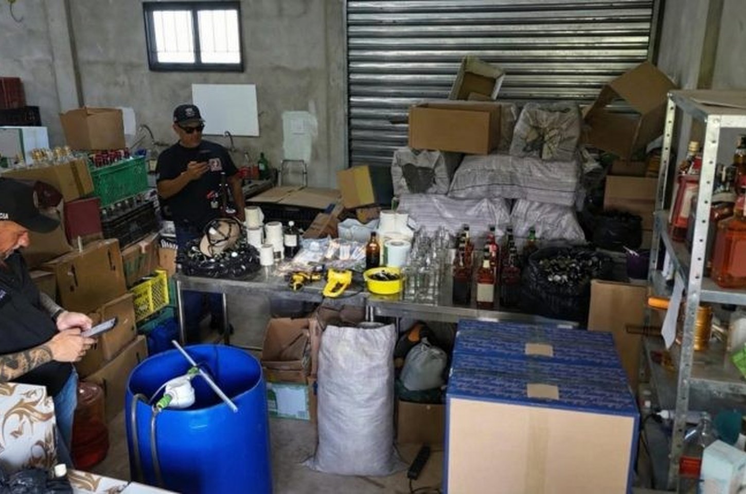 Operação Poison Source prende suspeitos de falsificar bebidas em São Paulo