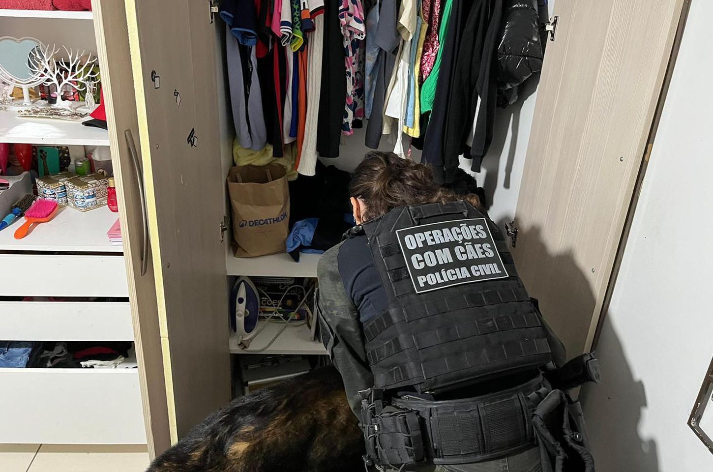 Operação policial cumpre mandados contra tráfico de drogas no Paraná