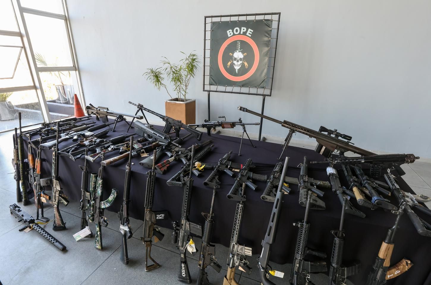 Operação Trunfo Final prende 12 suspeitos de integrar o Comando Vermelho