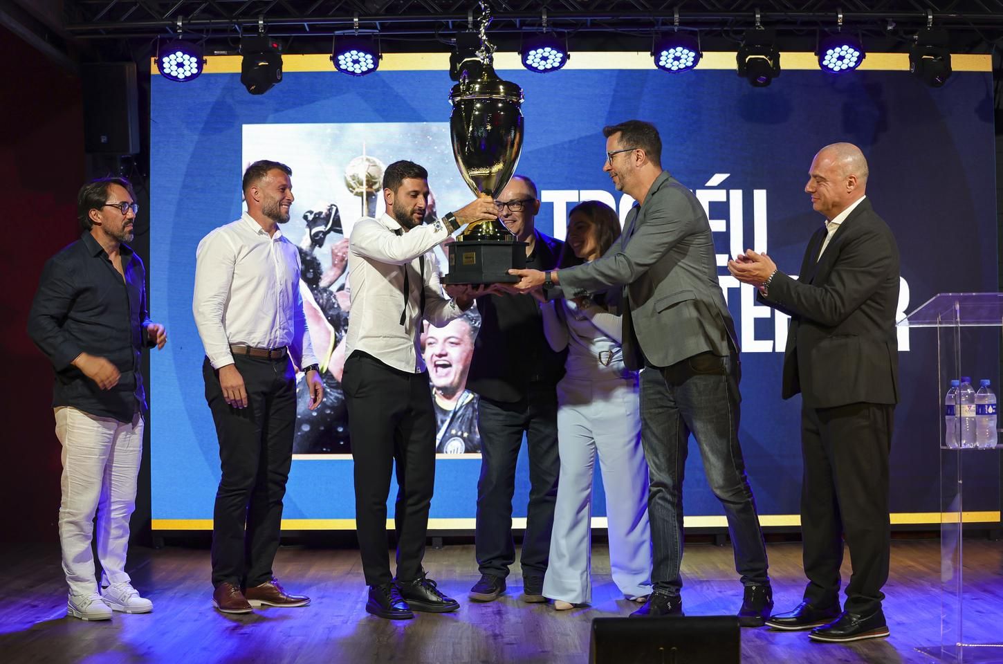 Operário é bicampeão paranaense em premiação que celebra parcerias