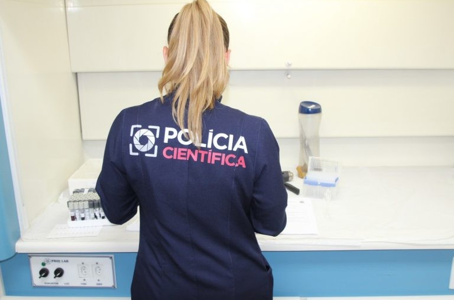 Os guardiões da química criminal: como farmacêuticos forenses desvendam crimes