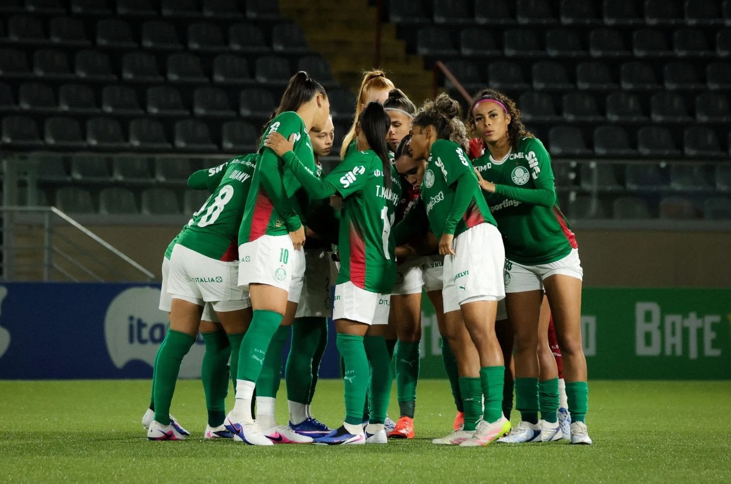 Palmeiras vence Botafogo e encosta no Corinthians no Brasileirão feminino