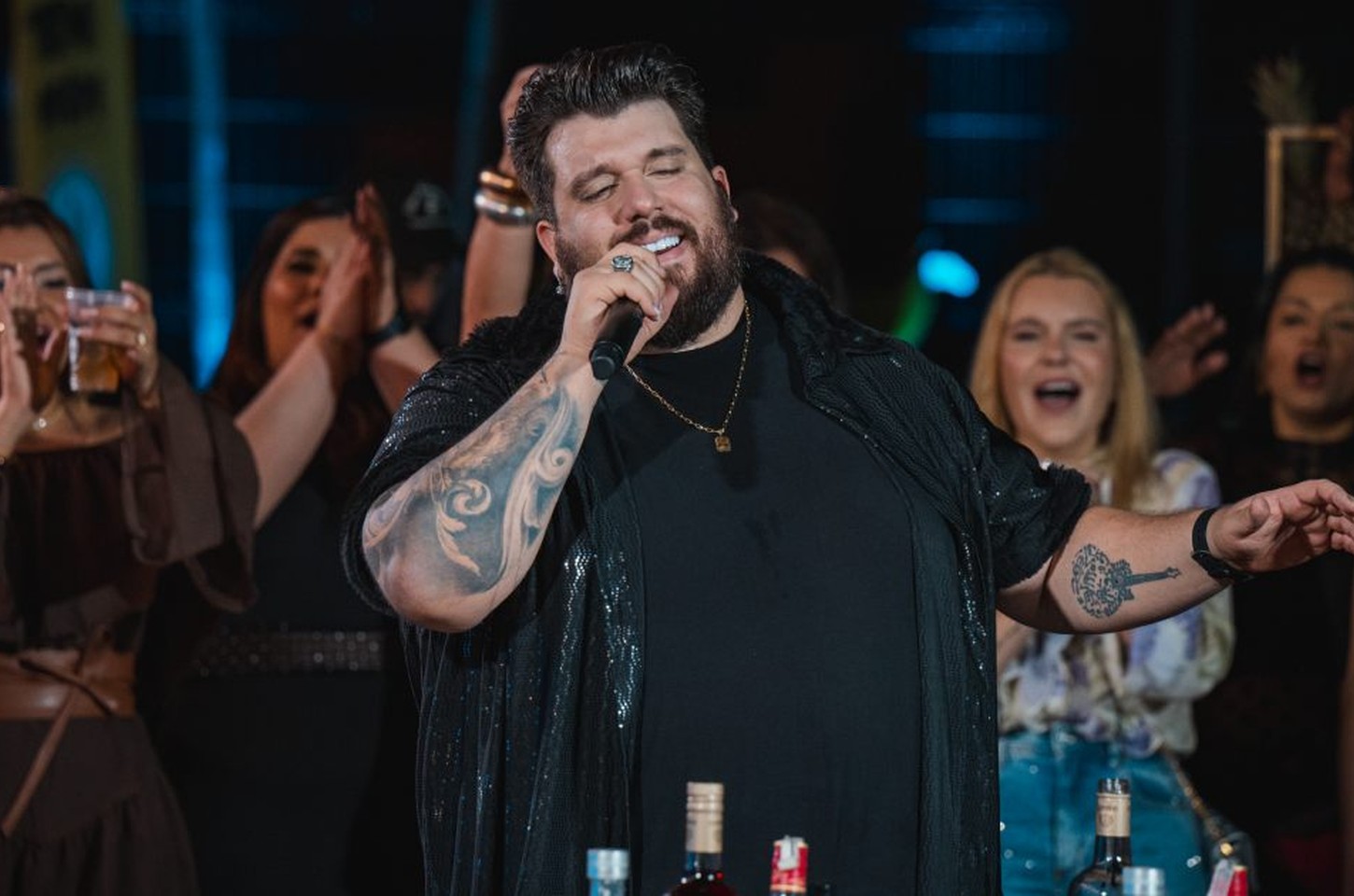 Panda abre Festa do Peão de Barretos com show no Palco do Estádio