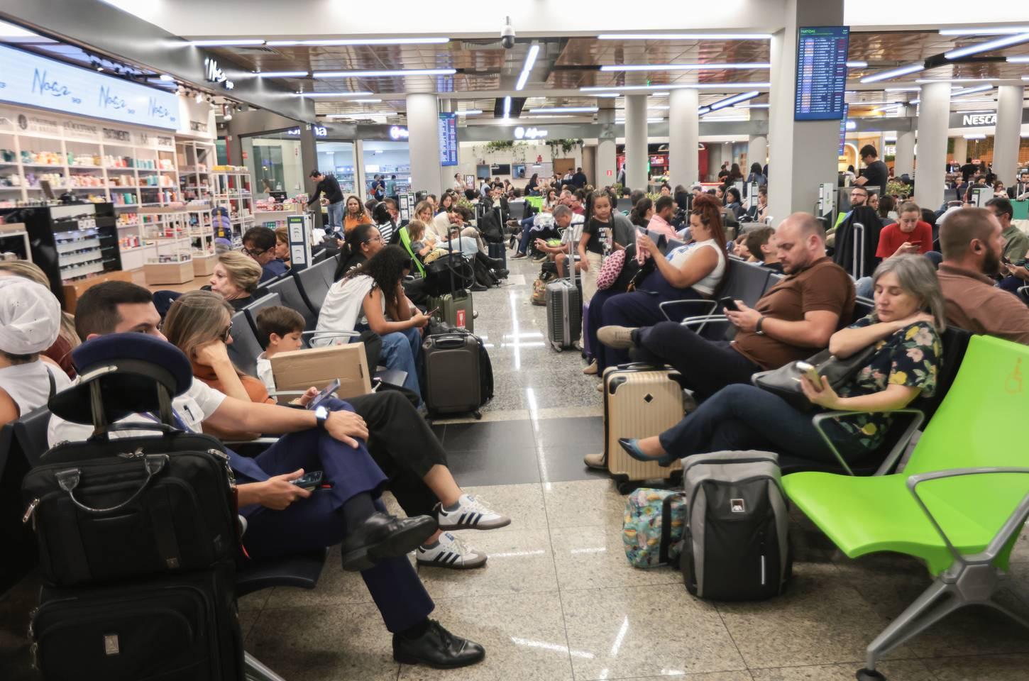 Pane técnica paralisa aeroportos de São Paulo e afeta voos