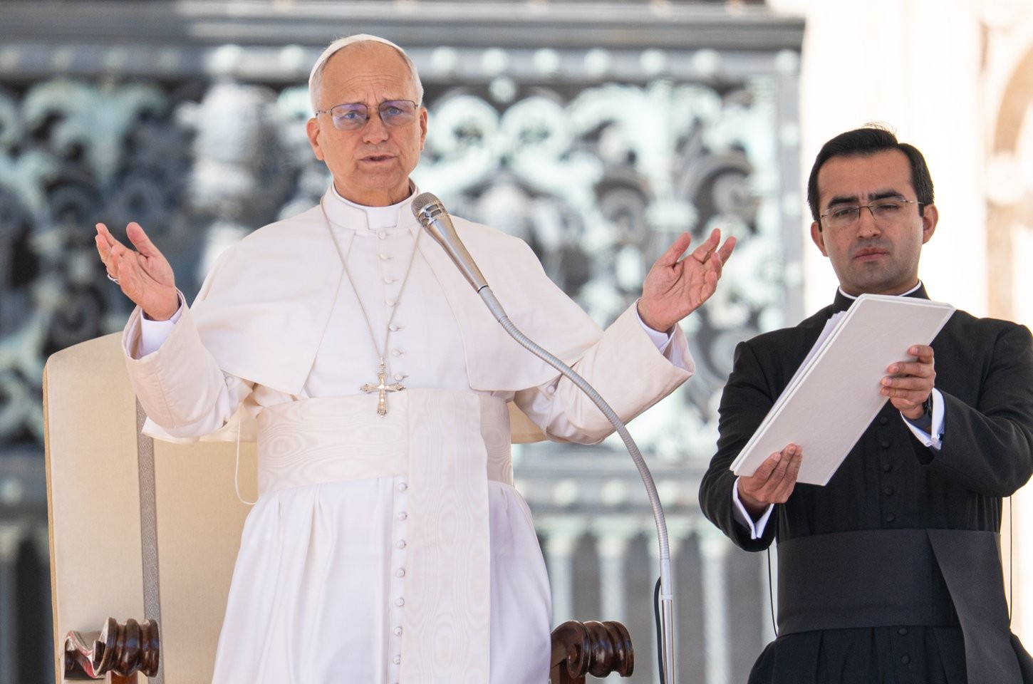Papa Leão XIV faz apelo urgente pelo fim da "loucura da guerra"