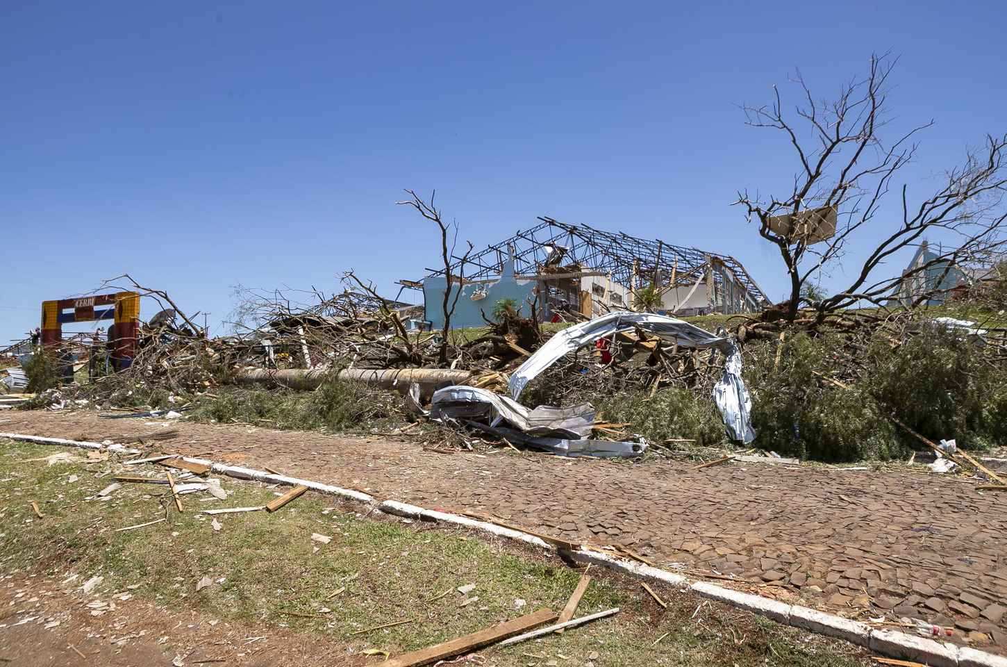 Paraná agiliza reconstrução de escolas danificadas por tornado