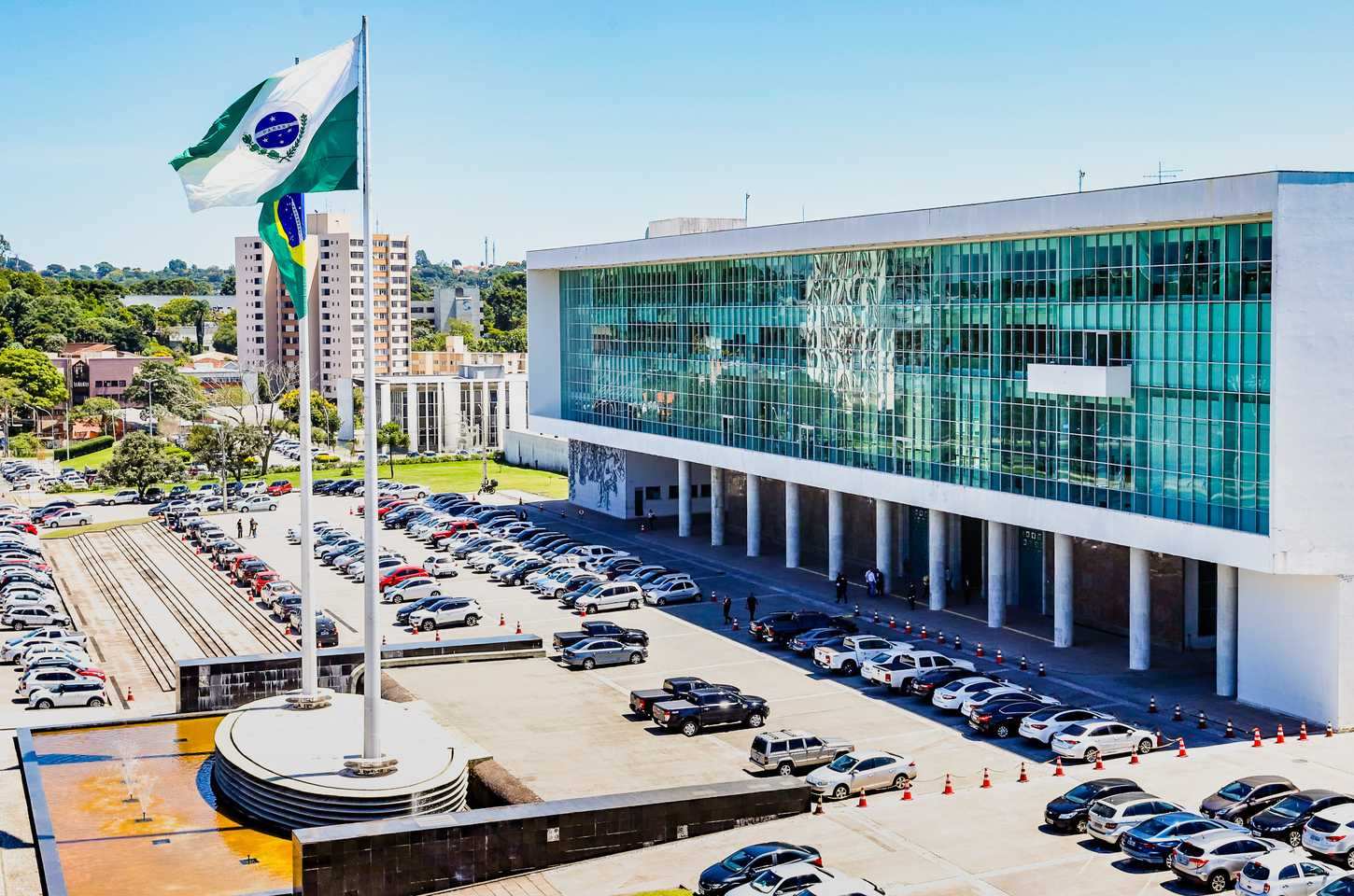 Paraná amplia concursos públicos com mais de 3 mil vagas extras